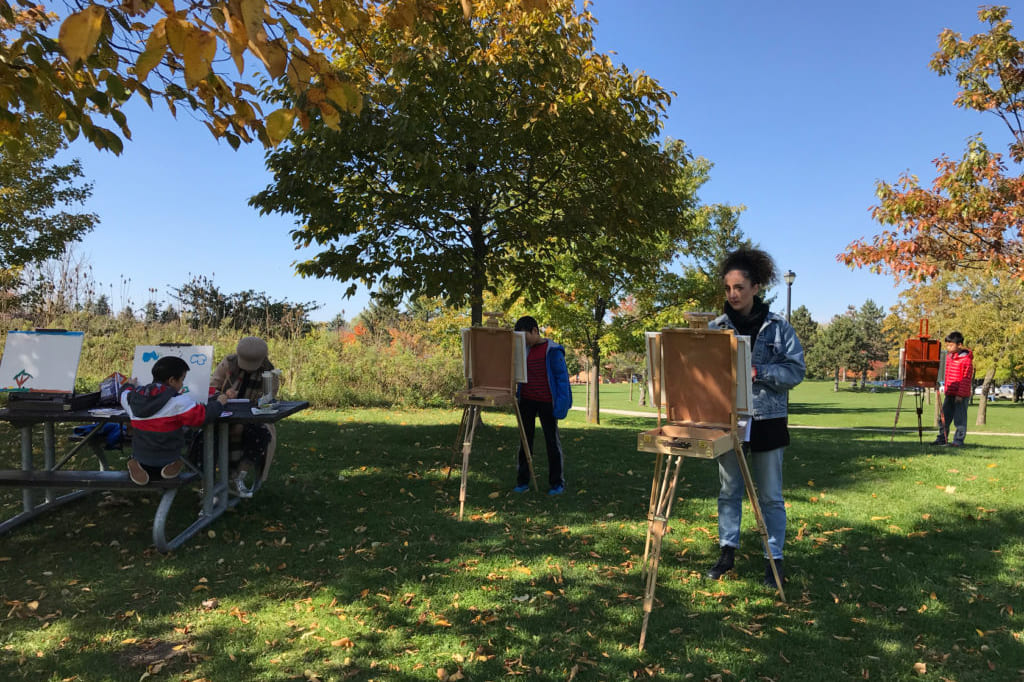 findtoprealestate | Take an Art Class in the Park: Join an art class in the scenic park.